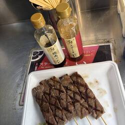 Hier gab auch feine Spiesschen mit Sirloin-Kobe-Beef.