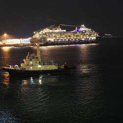 Hilfe vom Schlepper / Help from the tugboat