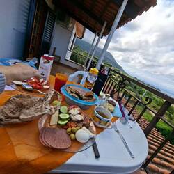 Frühstück auf unserer Terrasse