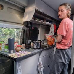 Nicht nur Alex Augen tränen, bei Anina aber nur wegen der Zwiebeln