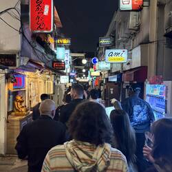 Das ist eine Gasse von Golden Gai.