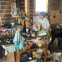 Préparation du repas par Nina et Nutsa