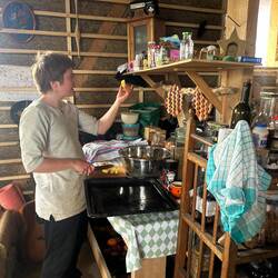 Salle commune et cuisine chez Vato et Nina (ici l'autre Nina - américaine)