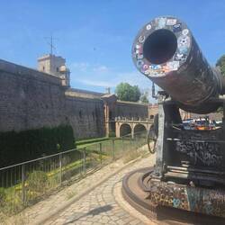 Rifled cannon in front of fort entrance