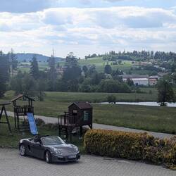 Unser Spielzeugautos vor dem Spielplatz 😄