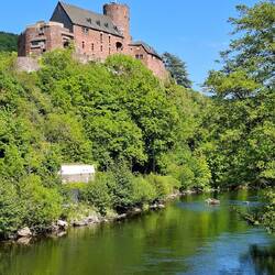 Burg Hengebach oberhalb von Heimbach an der Rur.