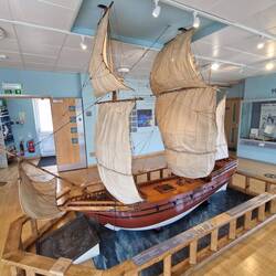 Die Mayflower. Mit dieser wanderten 1620 102 Personen nach Amerika aus