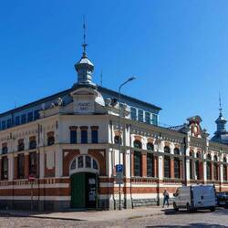 Die Markthalle am Peter-Marktplatz wurde 1910 im Jugendstil errichtet.