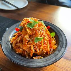 Tofu red bell pepper salad