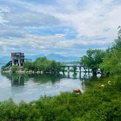 Au bord du lac, une vie sauvage et des friches post soviétiques