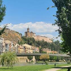 Zmittaghalt in Balaguer am Riu Segre. Sprache: ziemlich unverständlich!? Schon Catalan?