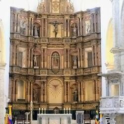 ... und Blick auf den Altar ...