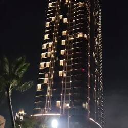 Typisch in Vietnam, hoge blokken met mooie lichtjes