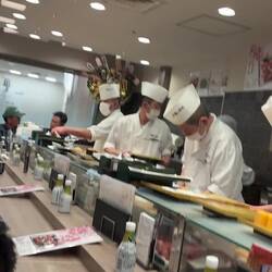 In Japan wird man als Gast immer lautstark begrüsst und verabschiedet - von allen Gastgebern.