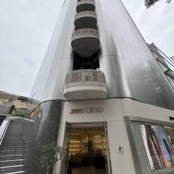 Jimmy Choo setzt bei seinem Gebäude auf weiche, fliessende und elegante Linien.