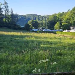 Unser Campingplatz mit Blick auf den See