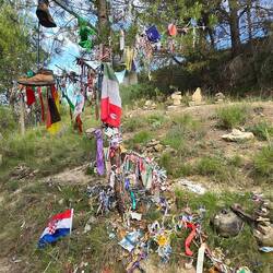 'Tribute tree'. Still there...