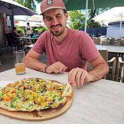 Flammkuchen um 12 kurz nach unserem Frühstück - kann man machen.