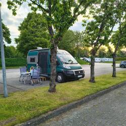 Unser Parkplatz am Ihler Meer (Stellplatz im Hintergrund ist an Pfingsten belegt)