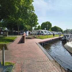 Schöner Stellplatz in Emden, natürlich alles belegt zu Pfingsten