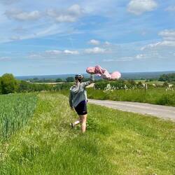 Heliumballon im Kornfeld