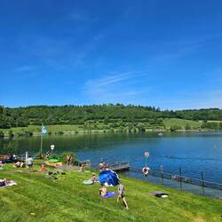 15 Grad Wassertemperatur. Genau die richtige Abkühlung an diesem heißen Tag!