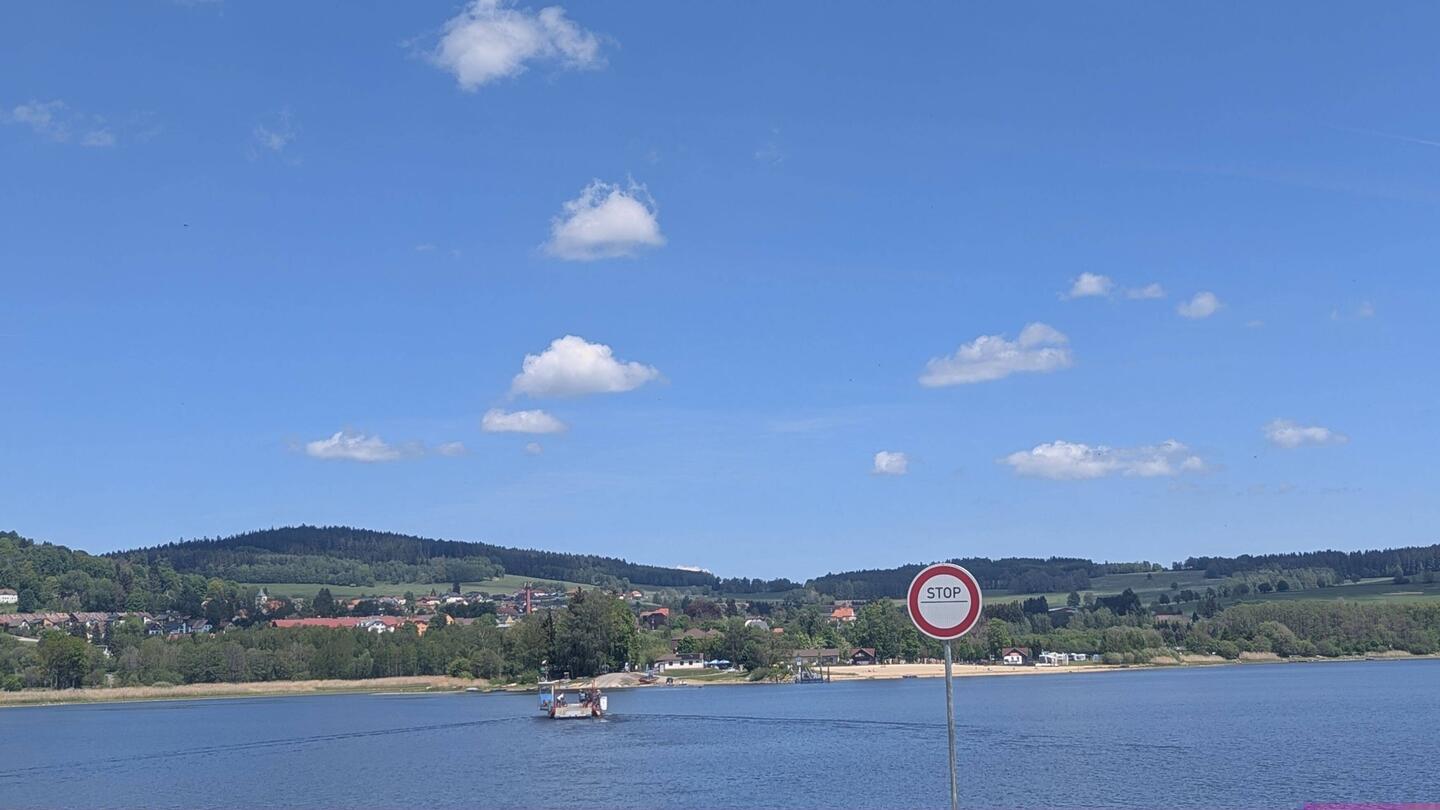 Die Fähre ist und vor der Nase davon gefahren
