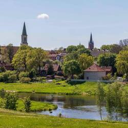 Blick vom Parkplatz auf Kuldiga