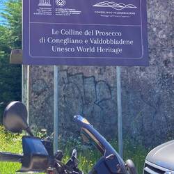 Auf schmalen Strassen durch die UNESCO Prosecco Hügel