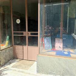 Magasin de chemises (patelin de 50 âmes maxi) fermé depuis.... mais elles sont toujours en vitrine