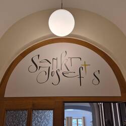 Mooie letters boven de ontbijtzaal.