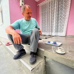 Un petit café ? Un raki Olivier ?