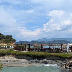 Taverne mit Liegen und kostenlose Benutzung des Pools