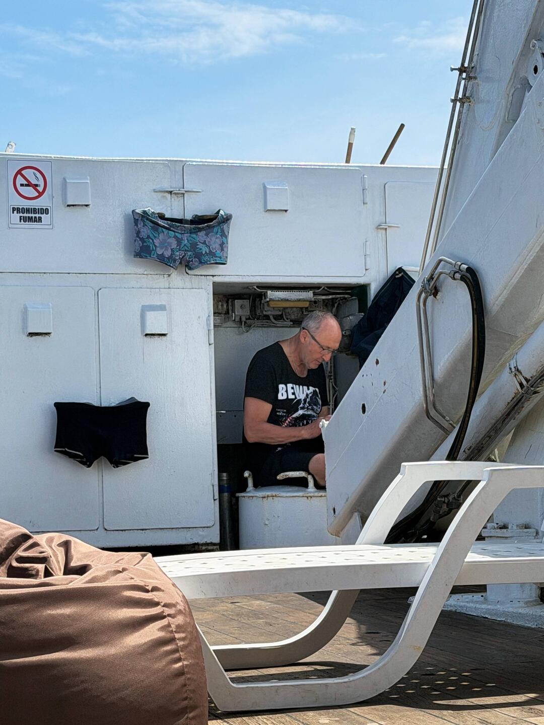 Jeder sucht auf seine Art Schutz vor der Sonne 😬