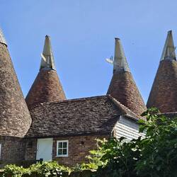 Typisches Oast House zum Darren des Hopfens