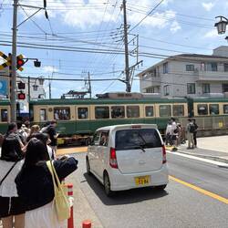 Die Enoden-Linie am Meer von Kamakura bis Enoshima ist eine Legende.