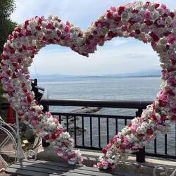 Wer hinzoomt, entdeckt den Mount Fuji innerhalb des Herzens.