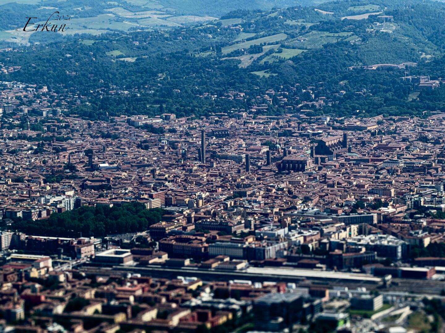Nice view of the landmarks of Centro Storico — Bologna, Italy.
