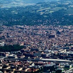 Nice view of the landmarks of Centro Storico — Bologna, Italy.