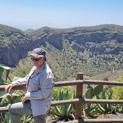 Bandama crater with chicky babe posed in front. Was a scorching 26 deg.
