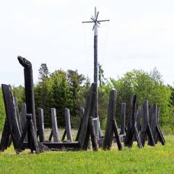 Wikingerschiff? Denkmal?