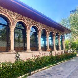 Les arches de la mosquée ancienne de Tiranë