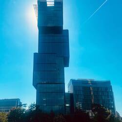 Les gratte-ciel qui se répondent les uns les autres, comme dans un concours d'architectes