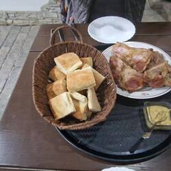 Smoked Rips und georgian Khash Suppe mit Allerlei und scharf