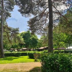 Camping Les 3 Chênes, ziemlich gross. Aktuell ziemlich leer!?