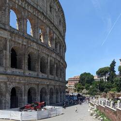 Gebäude an der Haltestelle Colosseo