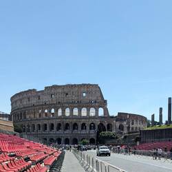 Gebäude an der Haltestelle Colosseo