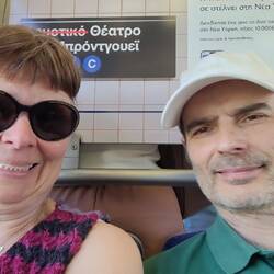 In der Metro Linie 3 ins Athener City Center