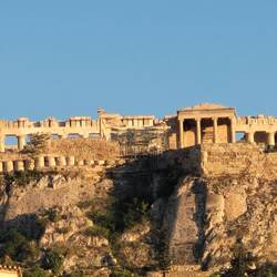 Blick auf die Akropolis: Pandosion mit Pantheon im Hintergrund