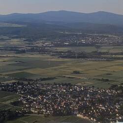 Der Taunus im Hintergrund